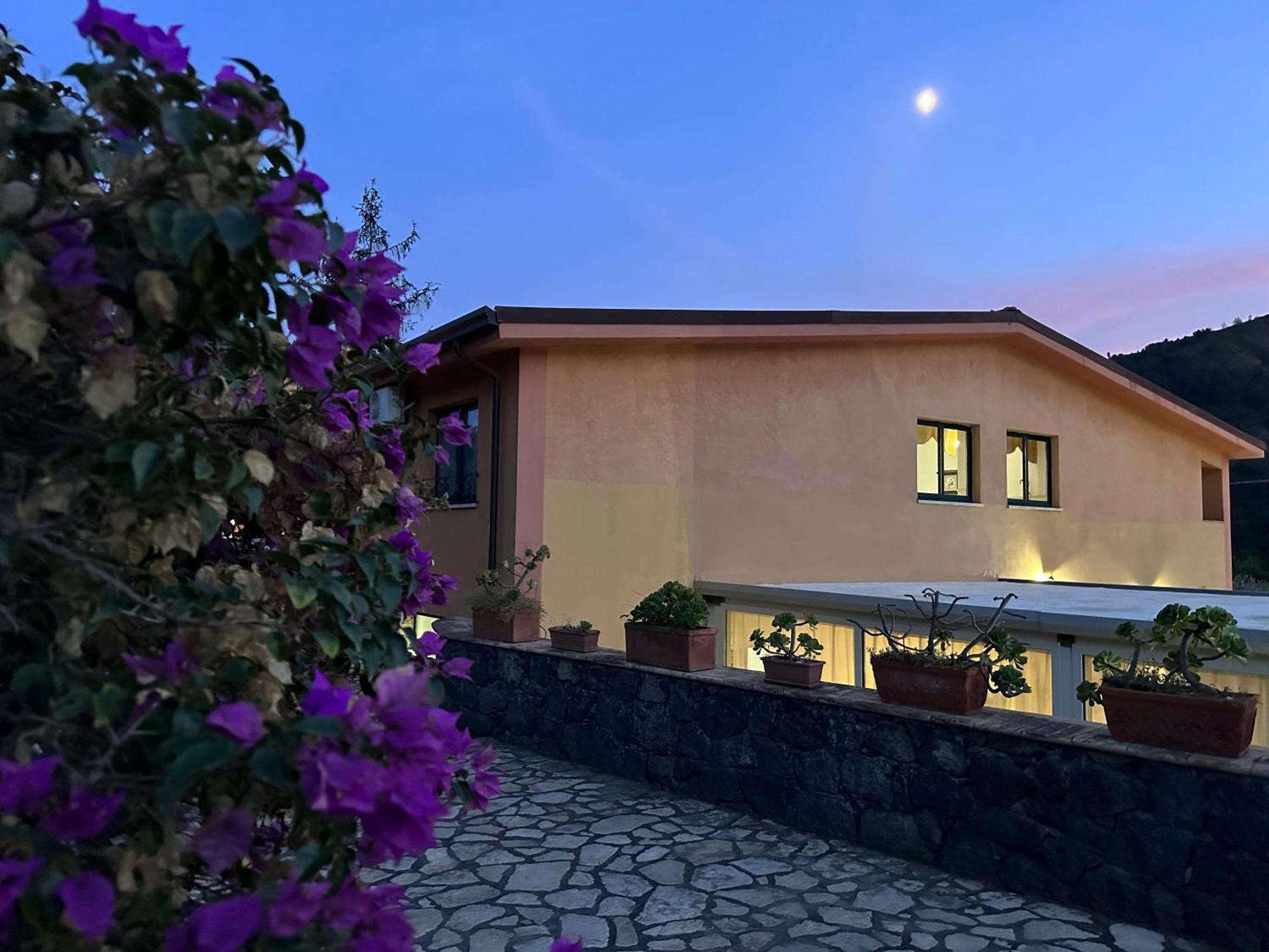 Casale E Relais Hotel Motta Camastra