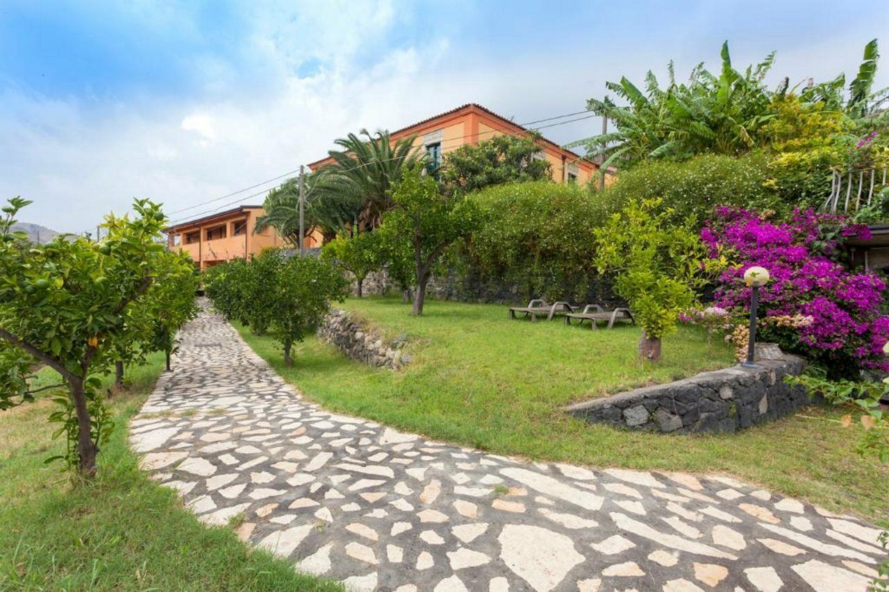 Casale E Relais Motta Camastra