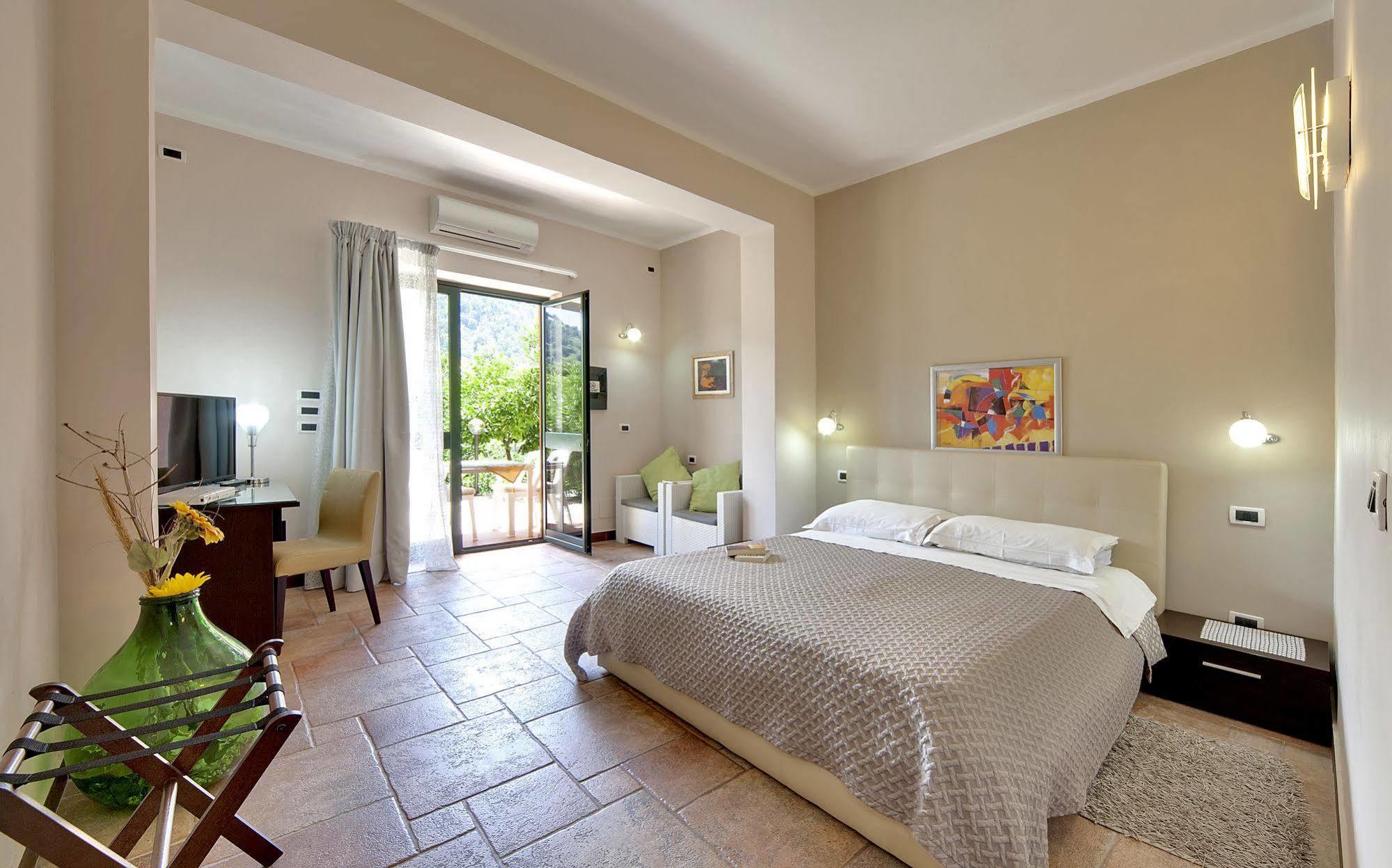 Casale E Relais Hotel Motta Camastra