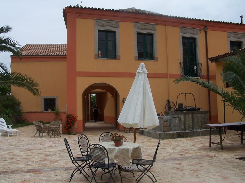 Hotel Casale E Relais Motta Camastra