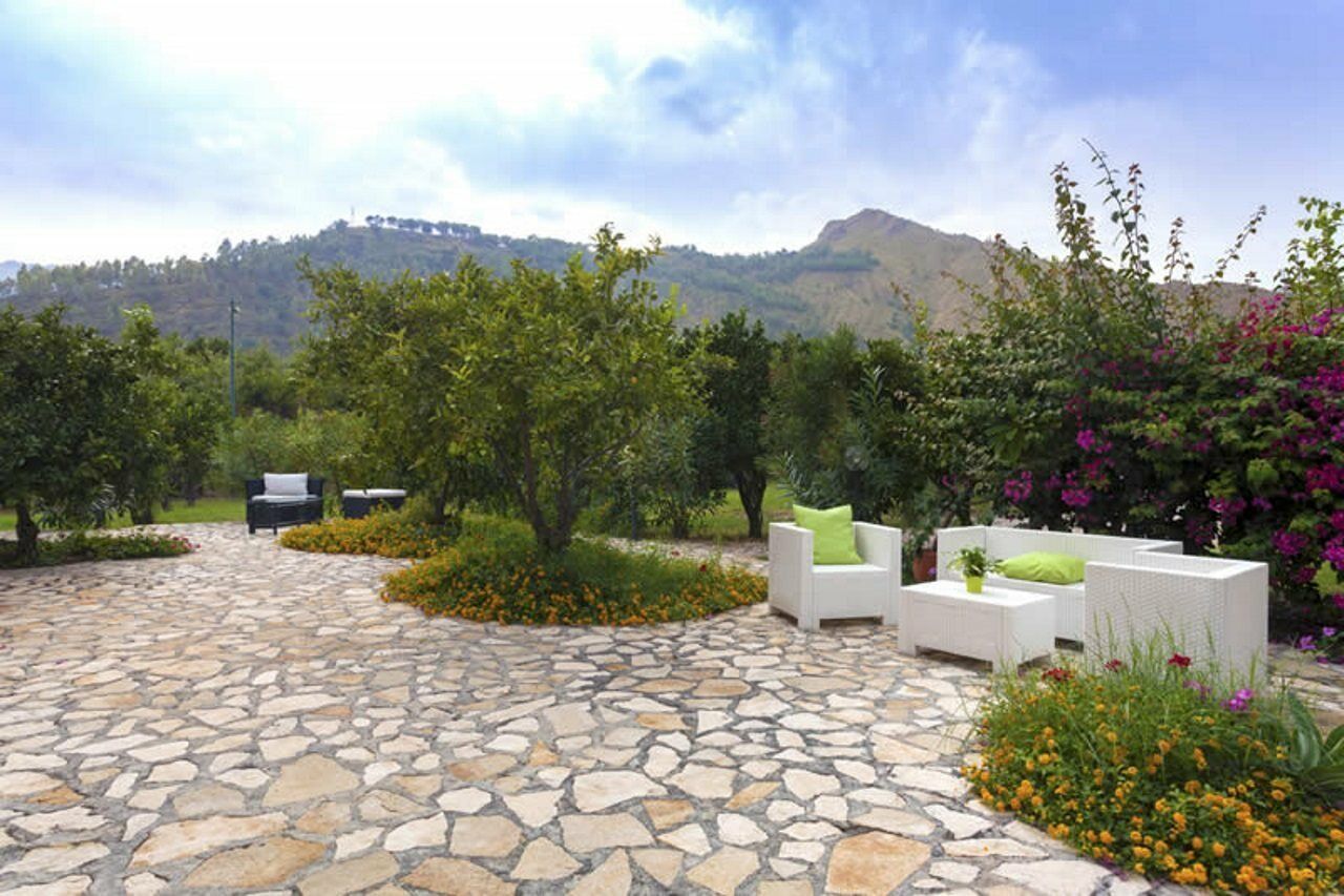 Hotel Casale E Relais Motta Camastra